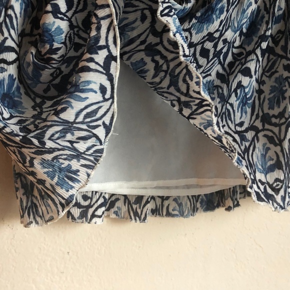 NWT H & M Pleated Blue/Black/White Pleated Skirt - Picture 4 of 8